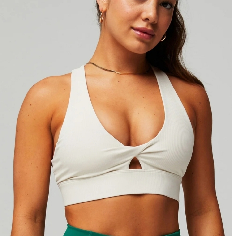 Fabletics Oasis Rib Twist Sports Bra In Cream/Froth